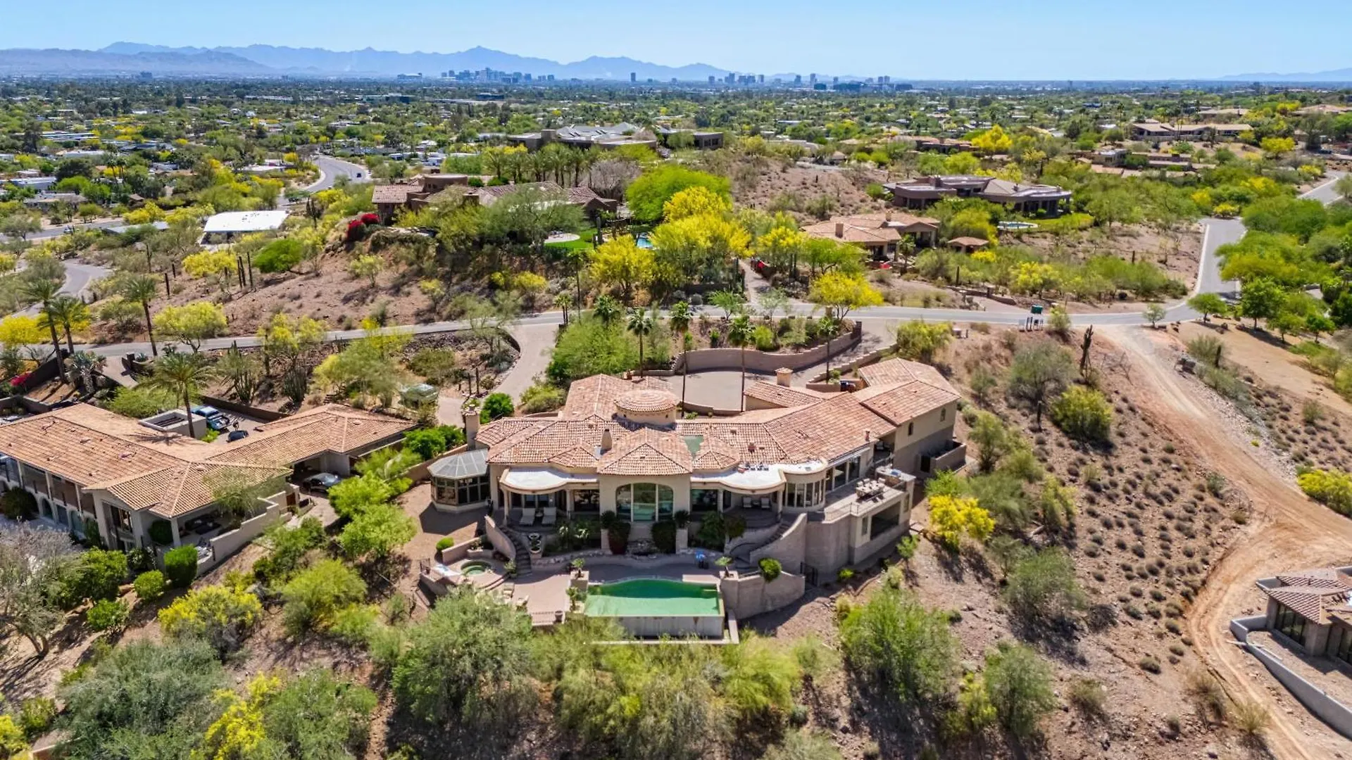 Luxury Desert Estate Pool Theater And Minutes From Old Town Phoenix Сasa de vacaciones